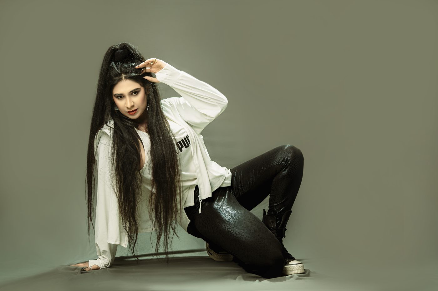 DJ MOKSH — Wide — white look